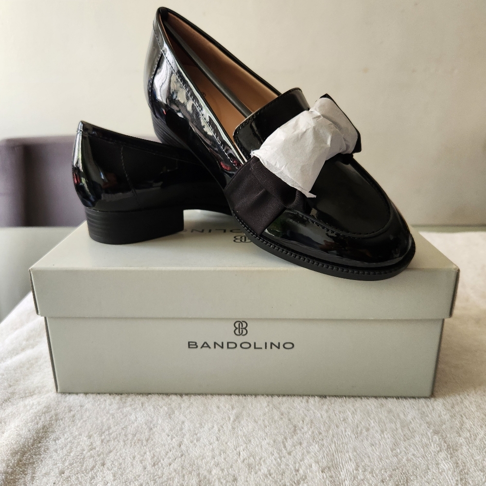 Bandolino Black Loafers with Bow Accent